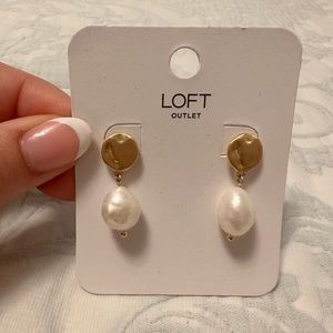 Loft NWT drop Pearl earrings